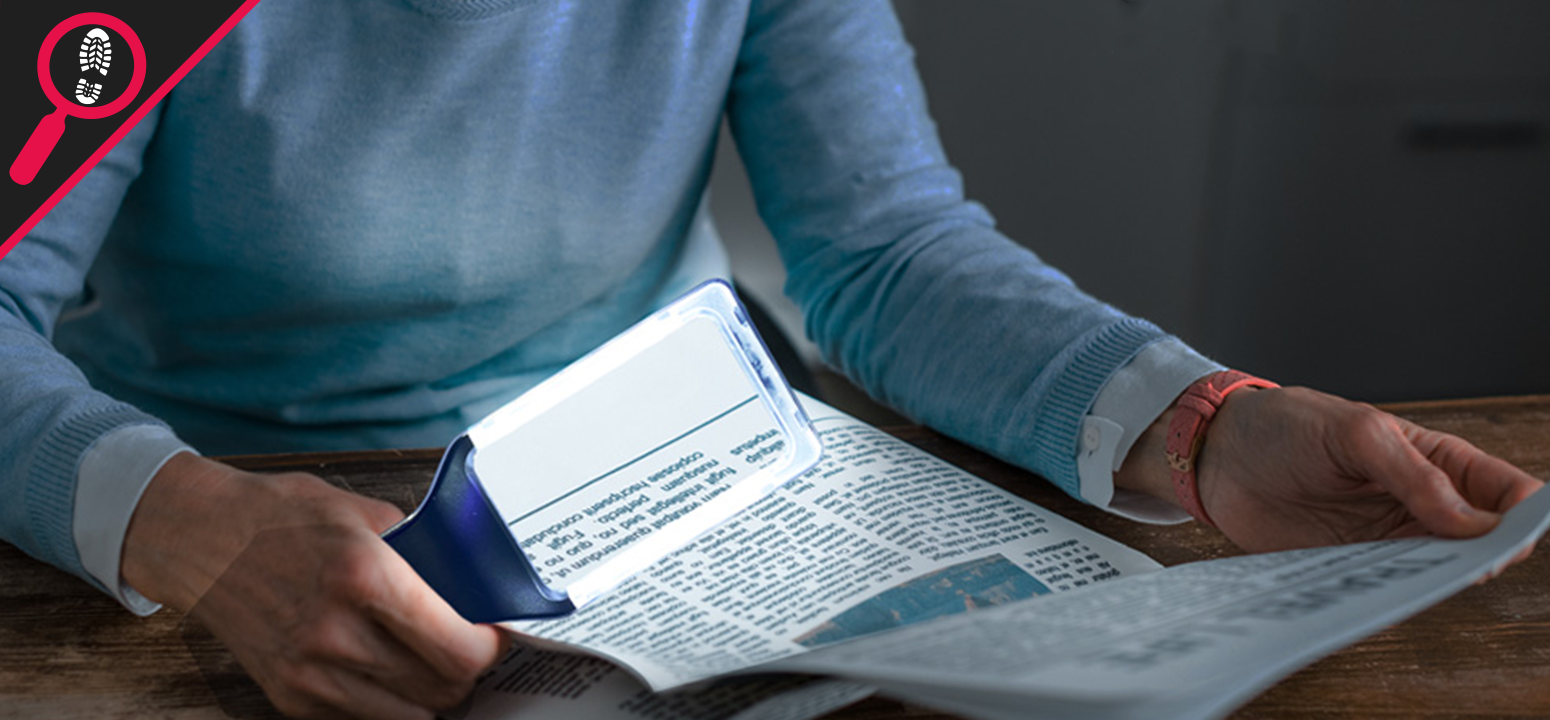 Magnifying glass with light